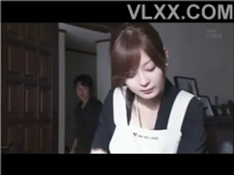 Gã chồng đi công tác, cô vợ ở nhà bị chồng sắp cưới của chị gái cưỡng hiếp